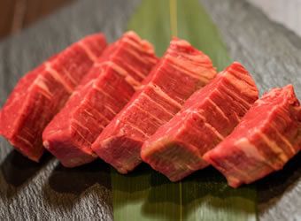 盛り付けされたロース